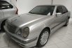 DI Yogyakarta, dijual mobil Mercedes-Benz 260E 2002 bekas 2