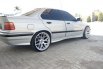 Mobil BMW 3 Series 318i M43 Tahun 1998 dijual, Jawa Barat  4