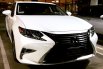 Jual cepat Lexus ES 300h 2016 di Jawa Timur 1