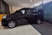 Mobil Toyota NAV1 2013 V dijual, Jawa Timur 9