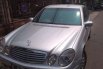 Jual cepat Mercedes-Benz E-Class 260 2004 di Banten 6