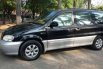 Mobil Kia Sedona 2005 terbaik di Banten 6