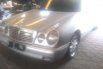 Mobil Mercedes-Benz E-Class 1996 E 320 dijual, Jawa Barat 4