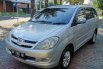 Jual mobil Toyota Kijang Innova 2.0 V 2004 dengan harga murah di DIY Yogyakarta 3