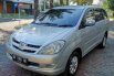 Dijual mobil bekas Toyota Kijang Innova 2.0 V 2004, DIY Yogyakarta 3