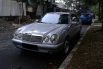 Mobil bekas Mercedes-Benz E-Class E320 1997 dijual, Jawa Barat  2