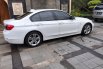 Dijual cepat BMW 3 Series 320i 2014 murah di DKI Jakarta 3