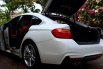 Dijual cepat mobil BMW 4 Series 428i 2018, Jawa Timur 7