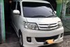 Mobil Daihatsu Luxio 2011 X terbaik di Jawa Timur 9