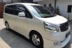 Jual mobil Toyota NAV1 V 2013 terbaik di Jawa Barat 3