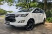 Jual mobil Toyota Innova Venturer Diesel 2.4 2017 terbaik di Banten 3