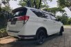 Jual mobil Toyota Innova Venturer Diesel 2.4 2017 terbaik di Banten 2