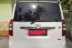 Jual Toyota NAV1 V 2011 harga murah di Jambi 5