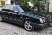 Jawa Timur, jual mobil Mercedes-Benz E-Class E 320 1997 dengan harga terjangkau 4