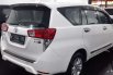 Jual Toyota Kijang Innova V Luxury 2017 harga murah di Jawa Timur 4