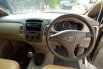 Jawa Timur, jual mobil Toyota Kijang Innova J 2011 dengan harga terjangkau 4