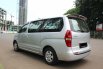 Dijual cepat Hyundai H-1 XG 2010 Silver, DKI Jakarta 6