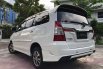 Jual mobil Toyota Kijang Innova V Luxury 2015 bekas, Jawa Timur 9