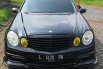 Mobil Mercedes-Benz E-Class 2005 260 dijual, Jawa Timur 5