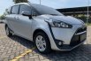 Dijual mobil Toyota Sienta Tipe G 1.5 Manual 2017 Silver, Jawa Tengah 9