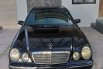 Dijual Mobil Mercedes-Benz E-Class E 240 AT 2001 Elegance di Jawa Tengah 8