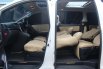 Dijual cepat mobil Toyota Vellfire Z Audio Less 2011 Putih, DKI Jakarta 2