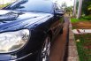 Dijual Mobil Mercedes-Benz S-Class S 320 L 2000 Hitam di DKI Jakarta 10