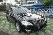 Dijual Mobil Mercedes-Benz S-Class S300 L 2009 Jawa Timur 2