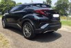 Toyota C-HR 2018 Hitam 5