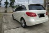 On Sale Mercedes Benz B200 1.6 Urban thn 2013 Putih AT Triptonic 3