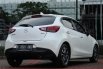 Mazda 2 R SkyActive 2017 AT Matic Putih mutiara Facelift Km Rendah Full Original!!! 7