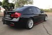 BMW 3 Series 320i Sport 2017 Hitam 9