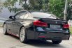 BMW 3 Series 320i Sport 2017 Hitam 6