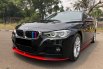 BMW 3 Series 320i 2017 Hitam 3