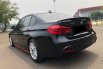 BMW 3 Series 320i 2017 Hitam 4