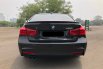 BMW 3 Series 320i 2017 Hitam 5