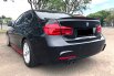 BMW 3 Series 320i Sport 2017 Hitam 4