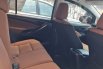 Jual mobil Toyota Kijang Innova 2018 8