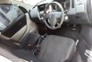 Jual mobil Daihatsu Luxio 2017 pemakaian 2018 7