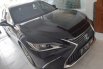 Lexus ES 300H Luxury 2020 3