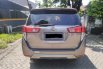 Toyota Kijang Innova V A/T Gasoline 2018 Coklat 6