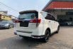 Toyota Innova Venturer 2.0 AT Matic 2017 Putih 4