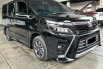 Toyota Voxy 2.0 AT ( Matic ) 2018 Hitam Km low 22rban Good Condition 2