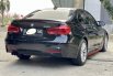 BMW 3 Series 320i 2017 Hitam 5