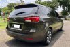 Kia Grand Sedona Ultimate 2017 Coklat 3