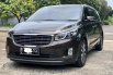 Kia Grand Sedona Ultimate 2017 Coklat 1