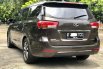 Kia Grand Sedona Ultimate 2017 Coklat 5