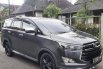 Jual Mobil Bekas promo Harga Terjangkau Toyota Kijang Innova V 2019 3