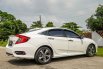 Honda Civic ES Prestige 2020 4