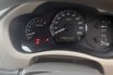 Toyota Kijang Innova G Luxury M/T Gasoline 2015 Abu-abu hitam 3